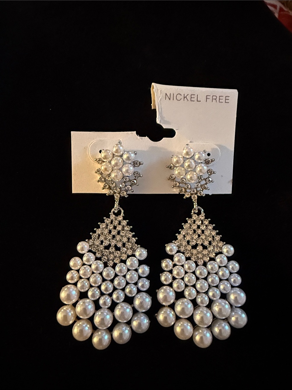 NWT Women’s Silver Pearl Drop  Earrings with glitz nickel free 2.5” long